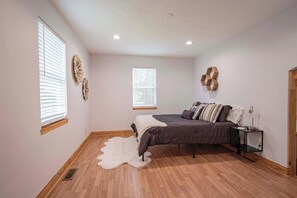 2 bedrooms, iron/ironing board, free WiFi, bed sheets