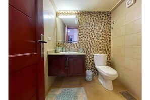Shower, towels, soap, toilet paper - Sea View Vacation Rental Apartment (Khalde)