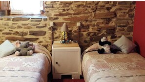 5 habitaciones, escritorio, tabla de planchar con plancha y wifi gratis