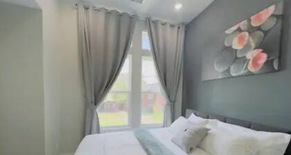 Gray Lux Hse 3BR|3.5Bath~Downtown|MedCenter|HotTub