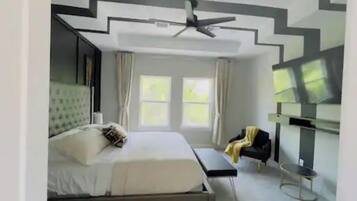 3 bedrooms, desk, iron/ironing board, travel crib
