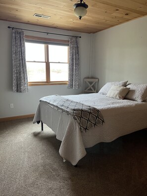 4 soverom, skrivebord, strykejern/-brett og wi-fi (inkludert)