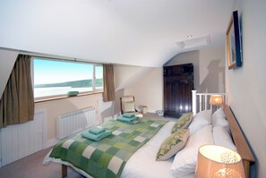 4 bedrooms, free WiFi, bed sheets - 4 bedroom accommodation in New Quay (New Quay)