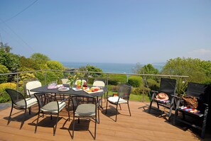 تناول الطعام بالخارج