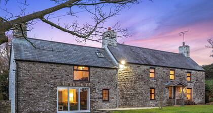 5 bedroom accommodation in Llangrannog