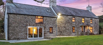 5 bedroom accommodation in Llangrannog