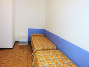 2 habitaciones, caja de seguridad en la habitación y ropa de cama
