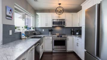 House, Multiple Beds, Balcony, Ocean View | Private kitchen