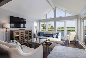 House, Multiple Beds, Balcony, Ocean View | Living area