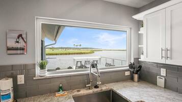 House, Multiple Beds, Balcony, Ocean View | Interior