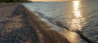 Harbor House Beautiful 4 bedroom house, minutes from beach/lake and cute town! 