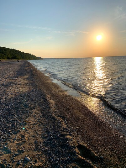 Harbor House Beautiful 4 bedroom house, minutes from beach/lake and cute town! 