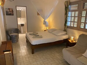 2 bedrooms, travel crib, free WiFi, bed sheets
