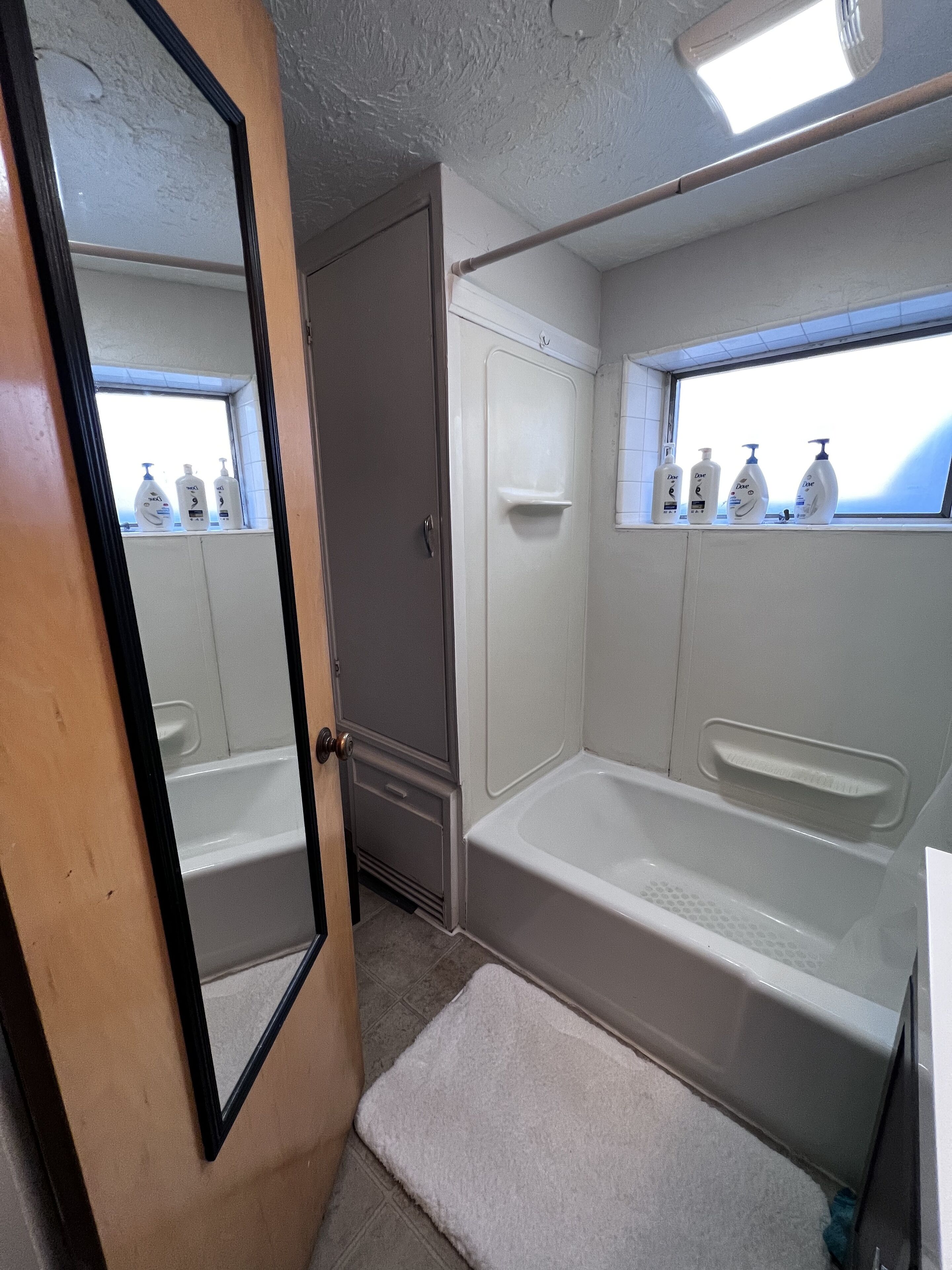 Cozy and Convenient 2 Bedroom