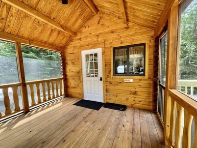 Cozy Coastal Cabin #3