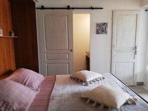2 chambres, fer et planche à repasser, lit parapluie, Wi-Fi gratuit