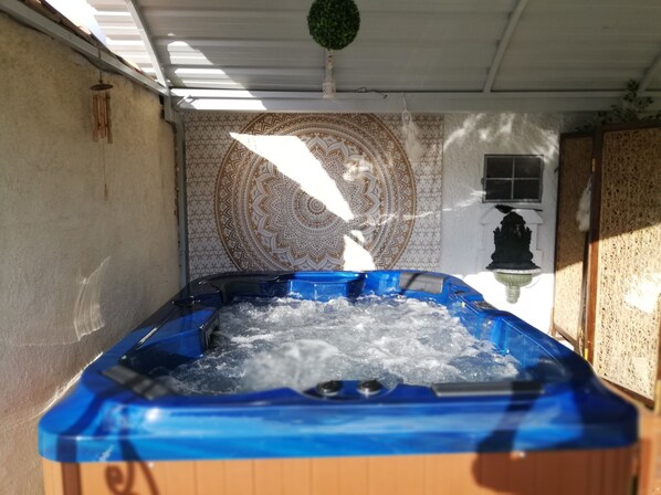 Bain à remous extérieur