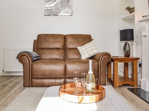 2 bedroom accommodation in Montrose