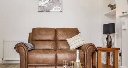 2 bedroom accommodation in Montrose