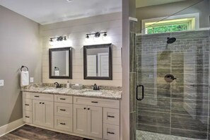 Combined shower/bathtub, hair dryer, towels, soap