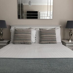 Soundproofing, iron/ironing board, free WiFi - Number 46 (Hastings)