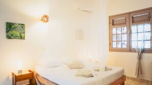 1 chambre, lit parapluie, Wi-Fi gratuit, draps fournis