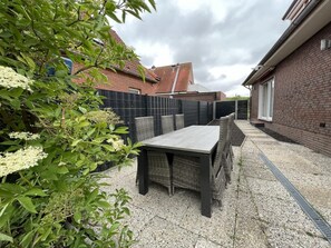 Outdoor dining - Deichblick 1 - Luxury for 6 people on the beach (Norddeich)