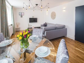 TV - Garden Views - UKC5414 (Broadstairs)