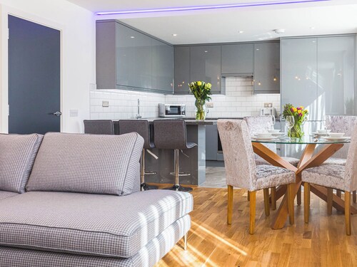 Garden Views - UKC5414