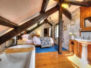 3 soverom, wi-fi (inkludert) og sengetøy