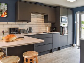 Dishwasher - 3 bedroom accommodation in Llanfaes (Llanfaes)