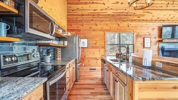 KylskÄp, mikrovÄgsugn, ugn och spishÀll