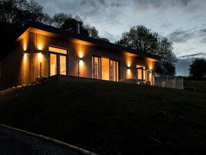 Exterior - Barn Owl Lodge-QU7487 (Newtown)