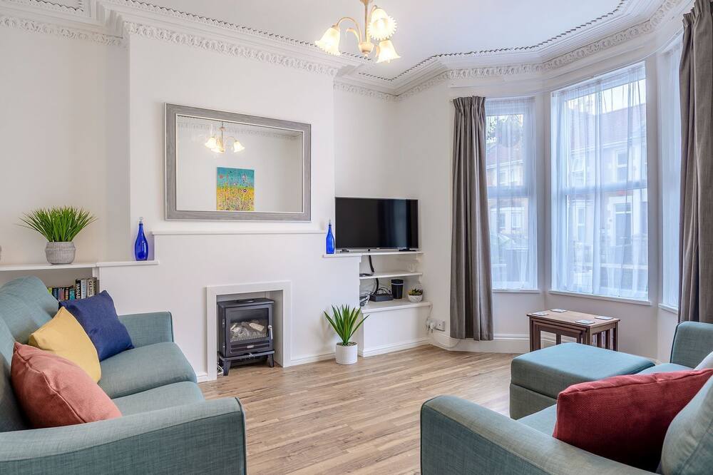 3 bedroom accommodation in Weston-Super-Mare