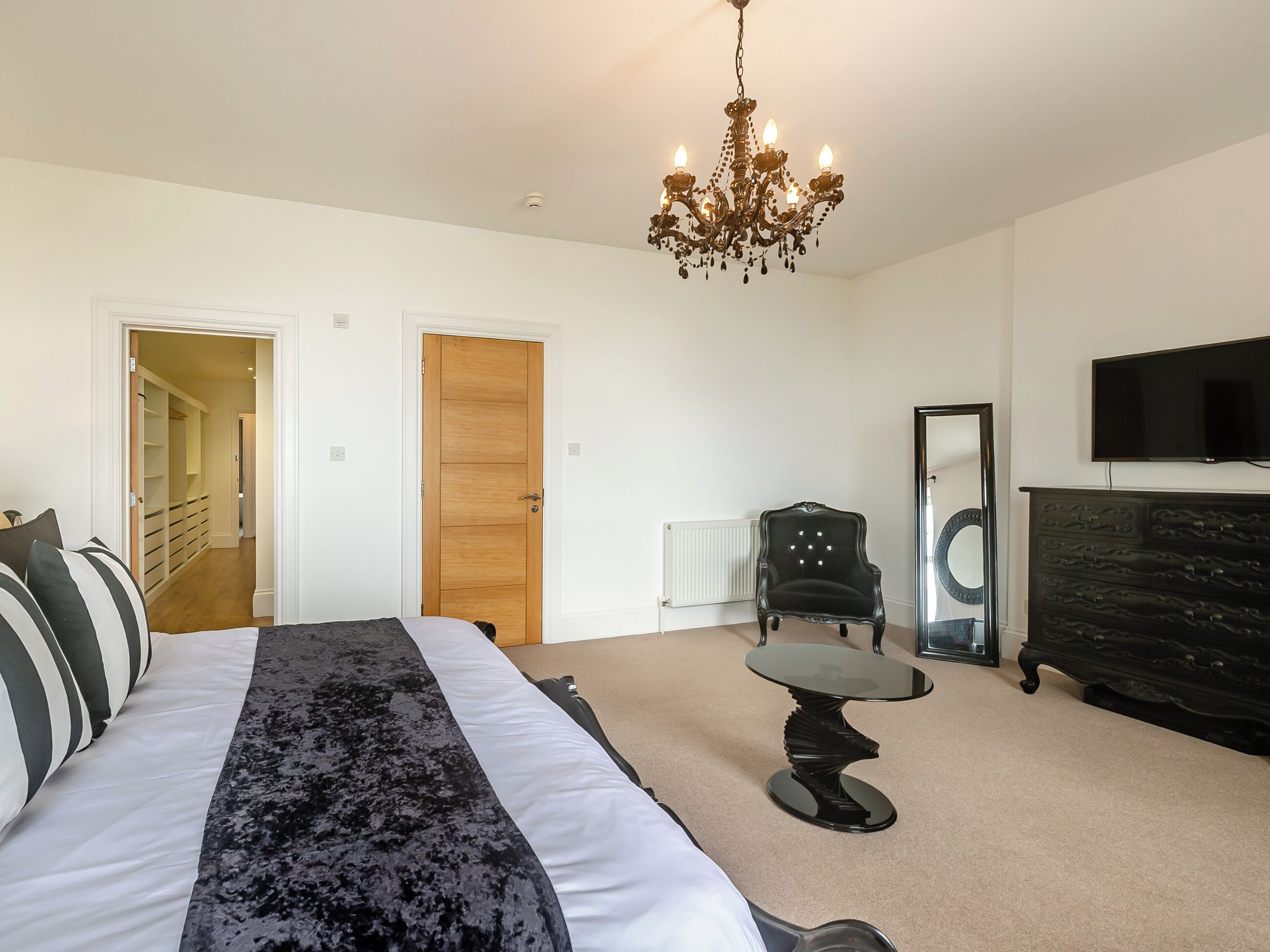 6 bedrooms, free WiFi, bed sheets