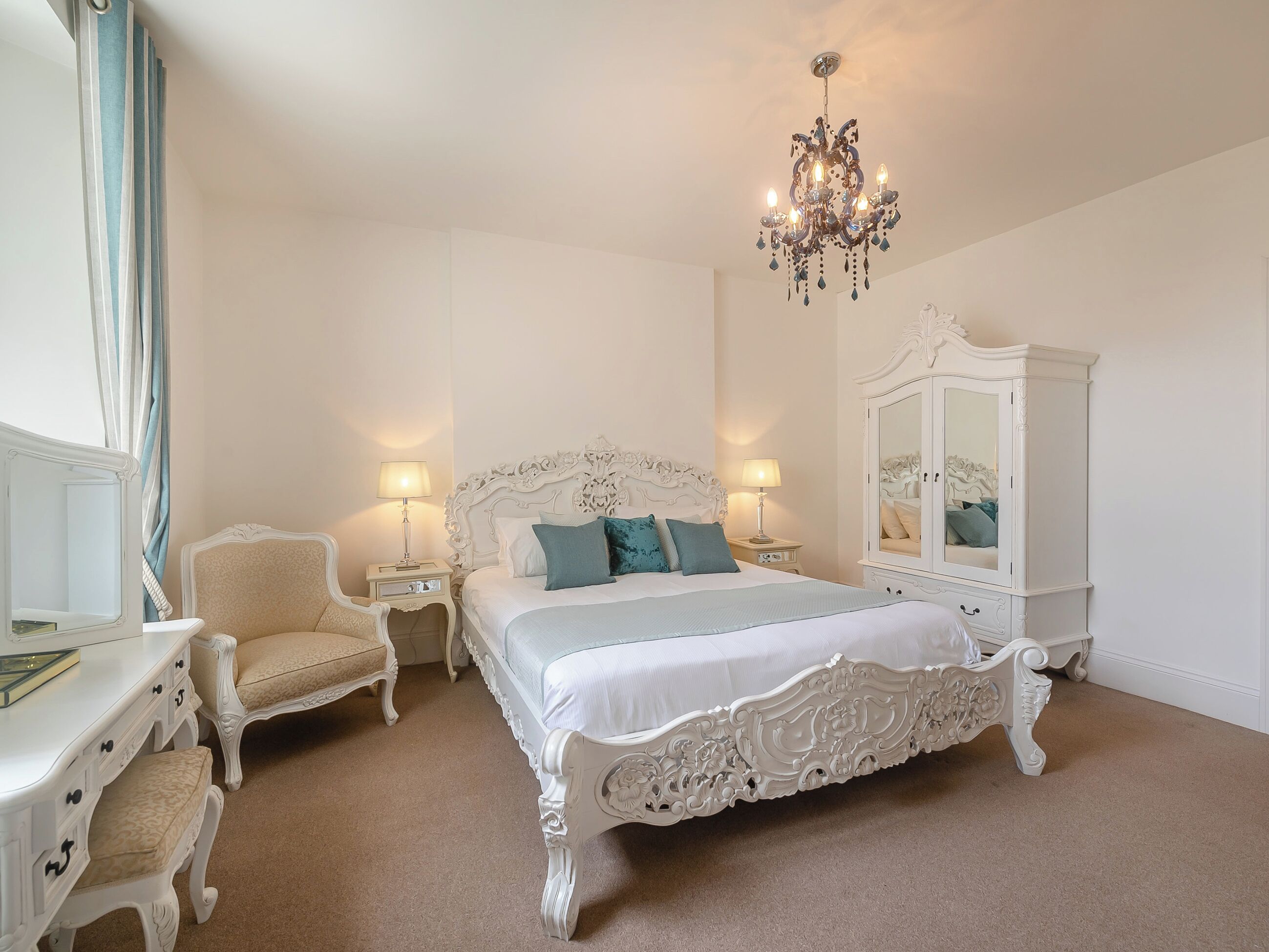 6 bedrooms, free WiFi, bed sheets