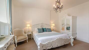 6 bedrooms, free WiFi, bed sheets