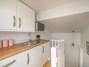 Dishwasher, freezer - 6 bedroom accommodation in Torquay (Torquay)