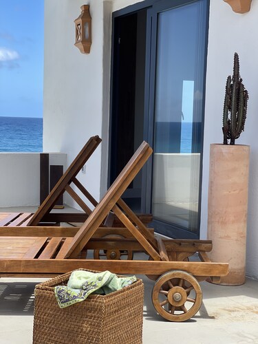 Casa Lúa in front of the sea