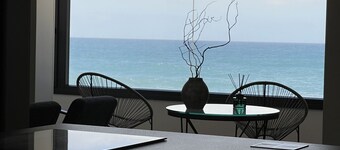 Casa Lúa in front of the sea