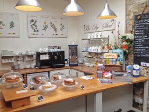 Dining - 4 bedroom accommodation in St Davids, near Whitesands (St Davids, near Whitesands)