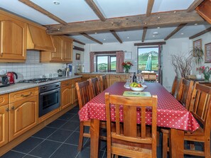 Dishwasher, highchair - 4 bedroom accommodation in St Davids, near Whitesands (St Davids, near Whitesands)