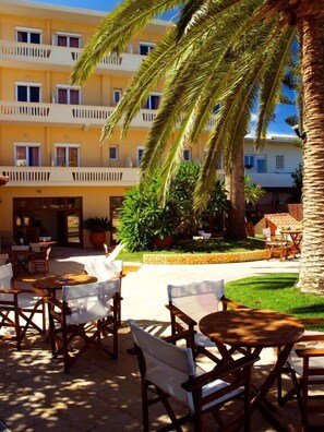 Terrace/patio - Kissamos Hotel (Kissamos)