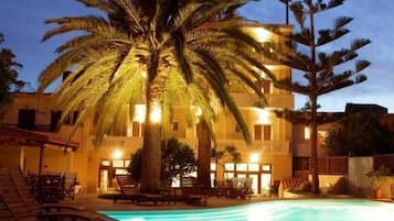 Seasonal outdoor pool, pool umbrellas, sun loungers