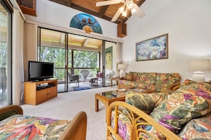 Condo, varias camas (Keauhou Kona Surf & Racquet Club#8-30) | Área de sala de estar