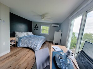 3 室のベッドルーム、デスク、WiFi、ベッドシーツ