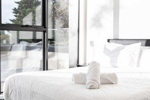 Room - Luxurious 3 Bedroom Home Near Chadstone With Parking (Malvern East)