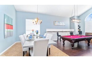 Dining - Tropical Paradise in Garden Lakes! (Avondale)
