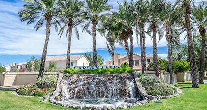 Tropical Paradise in Garden Lakes!
