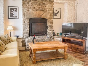 Fireplace - 3 bedroom accommodation in Swanage (Swanage)